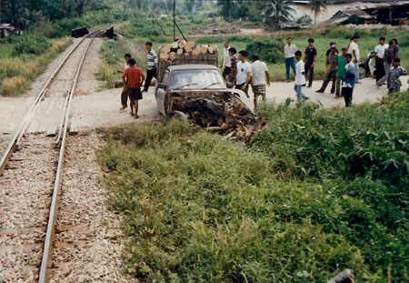 truck_hit_by_train